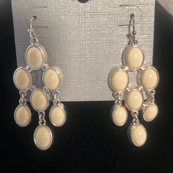 “NEW” LIZ CLAIBORNE FASHION EARRINGS - Picture 4 of 4